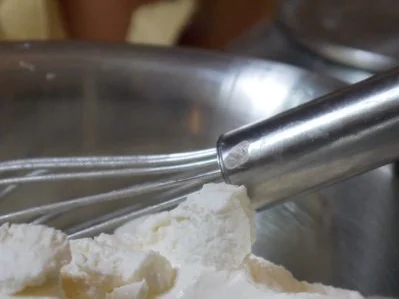 Rezept: Tonka-Crepes mit Apfel-Karamell-Minz-Füllung Bild Nr. 4 Tonka-Crepes mit Apfel-Karamell-Minz-Füllung - Rezept - Bild Nr. 4