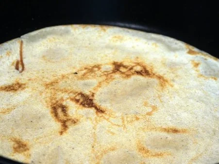 Rezept: Tonka-Crepes mit Apfel-Karamell-Minz-Füllung Bild Nr. 8 Tonka-Crepes mit Apfel-Karamell-Minz-Füllung - Rezept - Bild Nr. 8