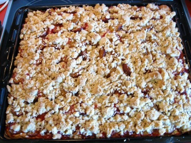 Pflaumenkuchen mit Pudding und Streusel - Rezept