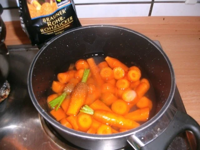 Rezept: Filet mit Buttermöhren und Sesambratlingen Bild Nr. 6 Filet mit Buttermöhren und Sesambratlingen - Rezept - Bild Nr. 6