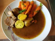Filet mit Buttermöhren und Sesambratlingen - Rezept