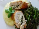Hähnchenbrustfilet, gefüllt mit Schafskäse, Basilikum und Parmesan, dazu grüne Bohnen - Rezept