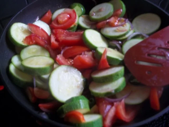 schnelle Gemüsepfanne mit Feta - Rezept - Bild Nr. 2