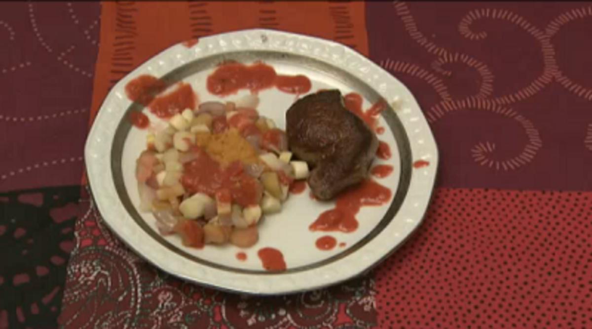 Rinderfilet mit Rhabarber-Spargel an Selleriepüree und Erdbeersauce
(Jenny Bach) - Rezept Gesendet von Das perfekte Promi Dinner