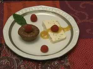 Schokoküchlein mit flüssigem Kern und Minzparfait (Jenny Bach) - Rezept