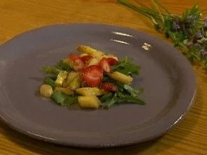 Rezept: "Pflücken, Zupfen, Stechen" - Spargel-Salat (Kaja Schmidt-Tychsen) "Pflücken, Zupfen, Stechen" - Spargel-Salat (Kaja Schmidt-Tychsen) - Rezept