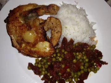 Perlhuhn an Chilli-Honig-Knoblauch mit Reis und Erbsen - Rezept - Bild Nr. 2