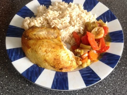 Rezept: Hähnchen auf Gemüse aus dem Römertopf Hähnchen auf Gemüse aus dem Römertopf - Rezept