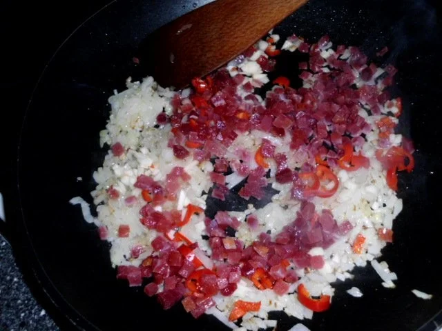 Rezept: Pasta in einer Schinken-Pilz-Sahne Sauce, dazu Schafskäse, Tomaten mit Basilkum Bild Nr. 4 Pasta in einer Schinken-Pilz-Sahne Sauce, dazu Schafskäse, Tomaten mit Basilkum - Rezept - Bild Nr. 4