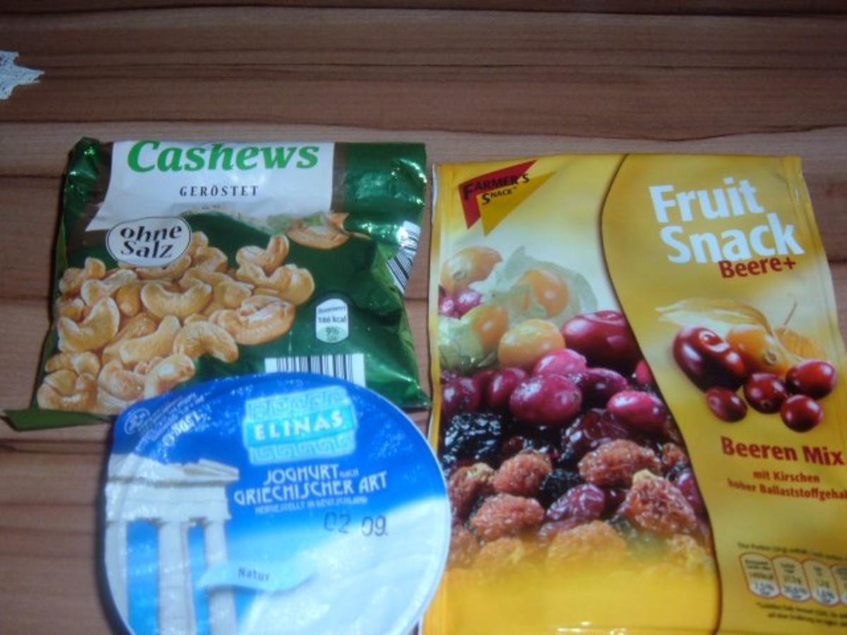 Muffins : mit Joghurt, Frucht Mix und Cashews - Rezept - Bild Nr. 3