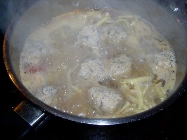 Suppenknödel / Grießklösse mit Kräutern und Pecorino - Rezept - Bild Nr. 3