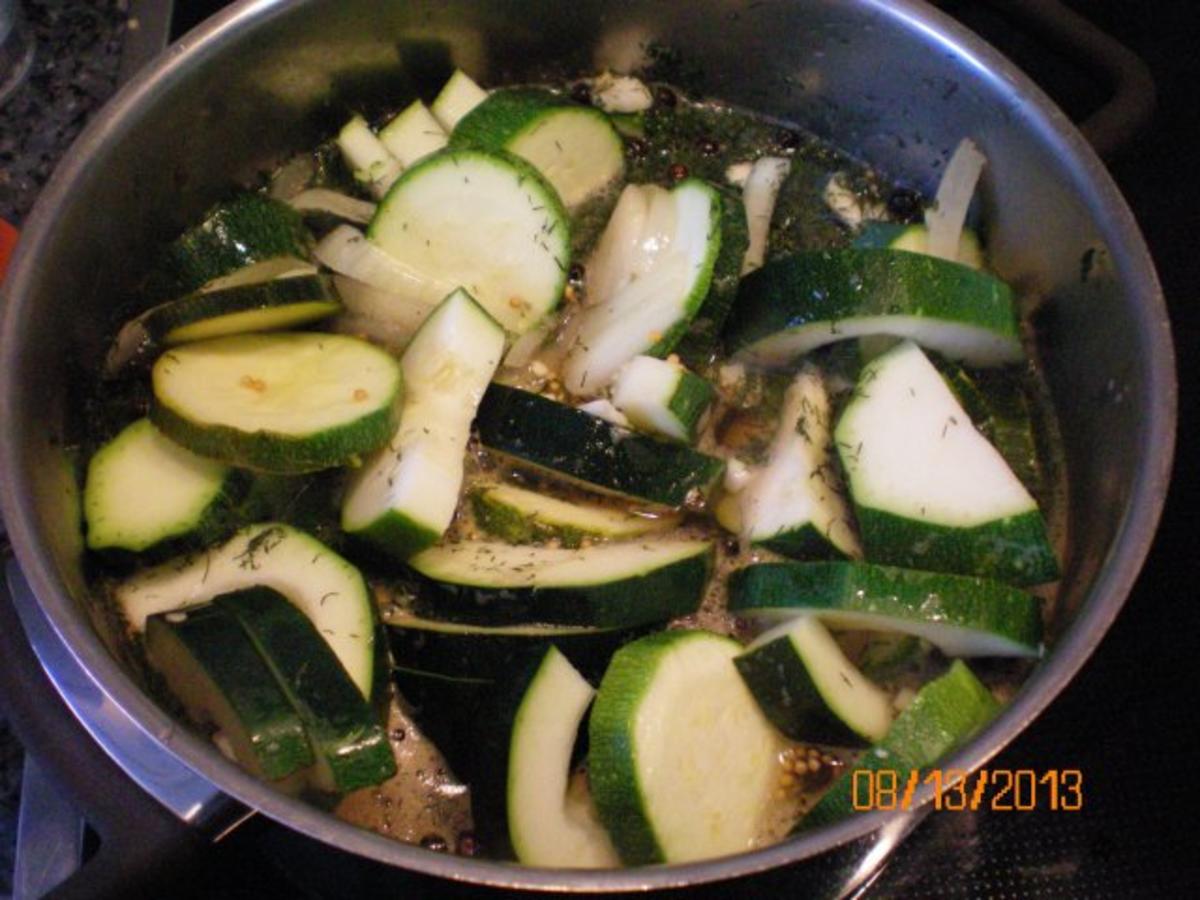 Zucchini scharf eingelegt - Rezept mit Bild - kochbar.de