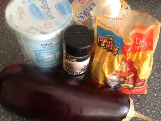 Rezept: Auberginen in Kurkuma und sauerer Sahne Bild Nr. 2 Auberginen in Kurkuma und sauerer Sahne - Rezept - Bild Nr. 2