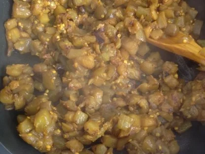 Rezept: Auberginen in Kurkuma und sauerer Sahne Bild Nr. 5 Auberginen in Kurkuma und sauerer Sahne - Rezept - Bild Nr. 5