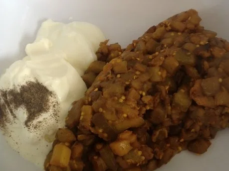 Rezept: Auberginen in Kurkuma und sauerer Sahne Bild Nr. 6 Auberginen in Kurkuma und sauerer Sahne - Rezept - Bild Nr. 6