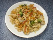 Chinesische Nudeln mit Hähnchen + Gemüse - Rezept