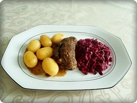 Rinderrouladen mit Drillingskartoffeln und Rote Bete Salat dazu. - Rezept - Bild Nr. 13