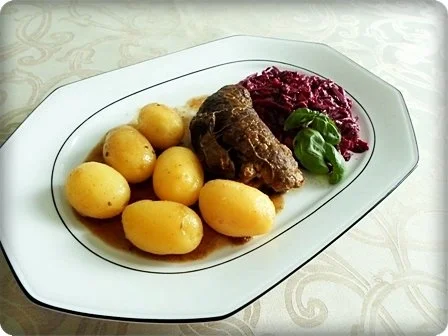 Rinderrouladen mit Drillingskartoffeln und Rote Bete Salat dazu. - Rezept - Bild Nr. 14