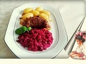 Rezept: Rinderrouladen mit Drillingskartoffeln und Rote Bete Salat dazu. Rinderrouladen mit Drillingskartoffeln und Rote Bete Salat dazu. - Rezept