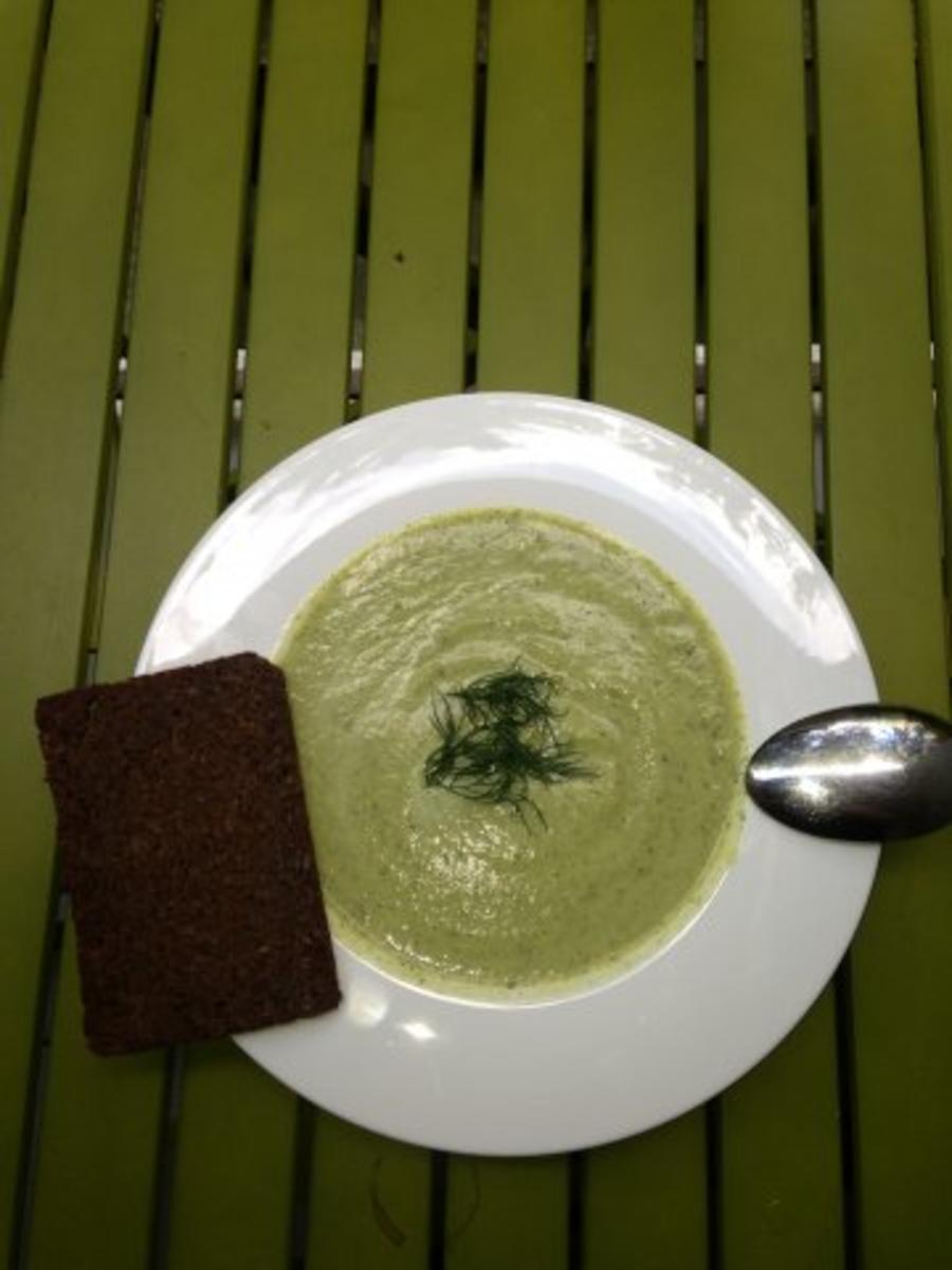 Zucchini-Dill-Kerbel Suppe - Rezept By murga