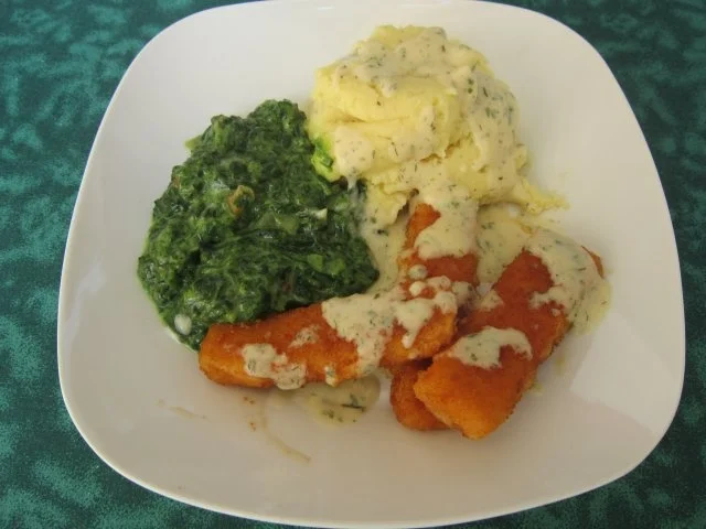 Fischstäbchen mit Spinat und Kartoffelpüree - Rezept