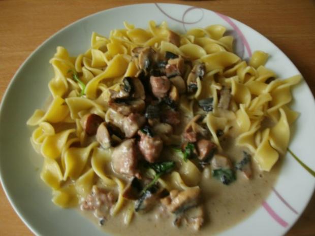 Nudeln in Champignon - Sahnesoße - Rezept - kochbar.de