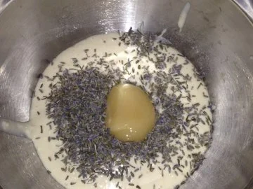 Rezept: Lavendel-Honig-Muffins Bild Nr. 3 Lavendel-Honig-Muffins - Rezept - Bild Nr. 3