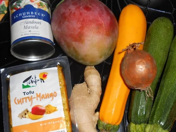 Curry-Mango-Tofu auf Zucchini-Mango-Gemüse - Rezept - Bild Nr. 2