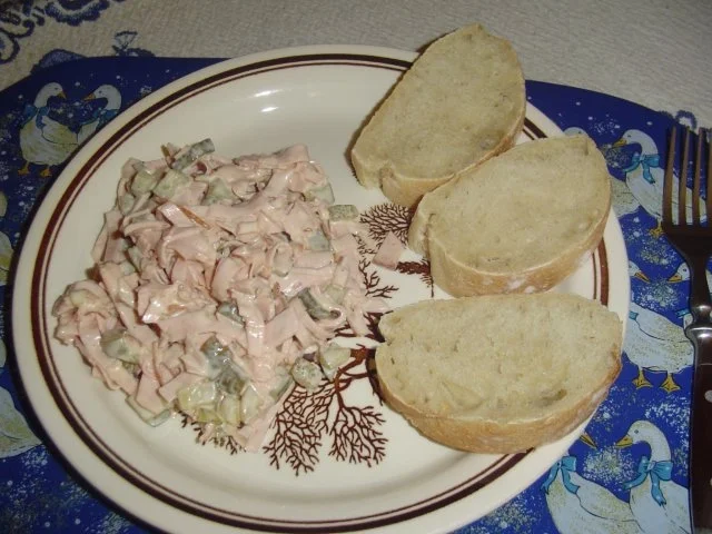 Rezept: Selbstgemachter Fleischsalat mit selbsgemachten Baguett Selbstgemachter Fleischsalat mit selbsgemachten Baguett - Rezept