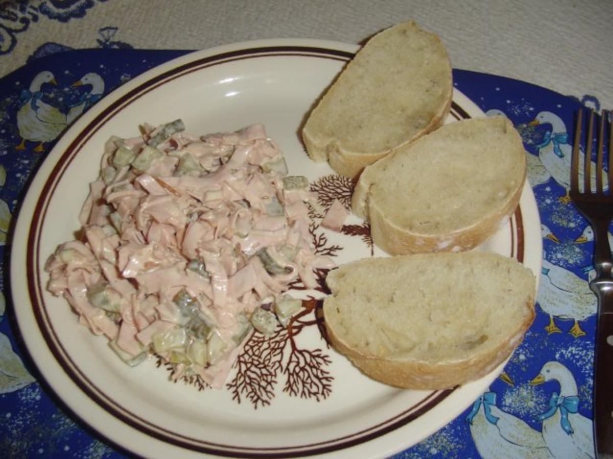 Selbstgemachter Fleischsalat mit selbsgemachten Baguett - Rezept ...