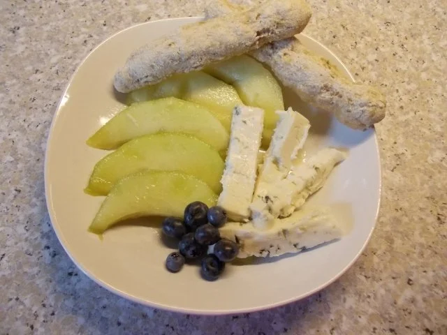 Melone süß-sauer mit Gorgonzola und Walnussgrissini - Rezept