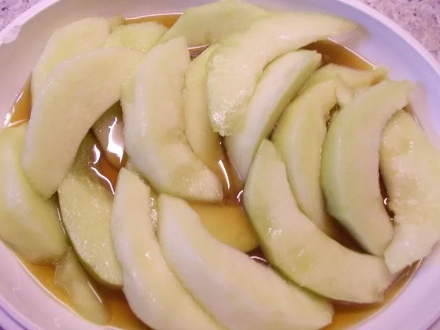 Melone süß-sauer mit Gorgonzola und Walnussgrissini - Rezept - Bild Nr. 3