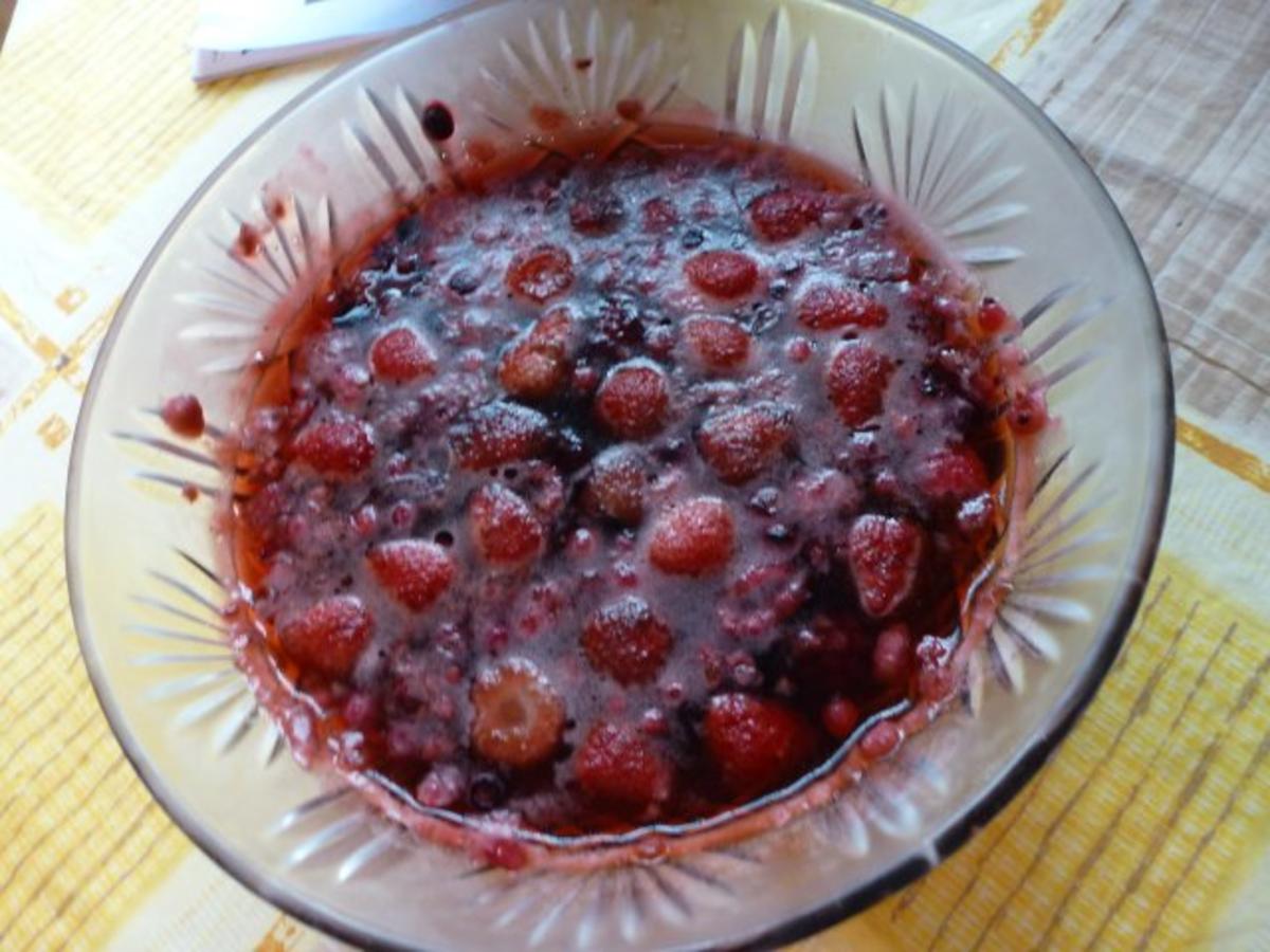 Fruchtiger Wackelpudding mit Vanillesauce - Rezept Gesendet von Test00