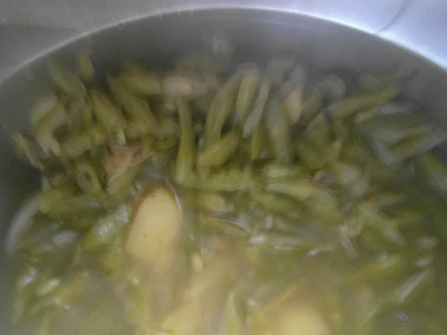 Schnippel-Bohnentopf mit Fleischresten von Gestern - Rezept