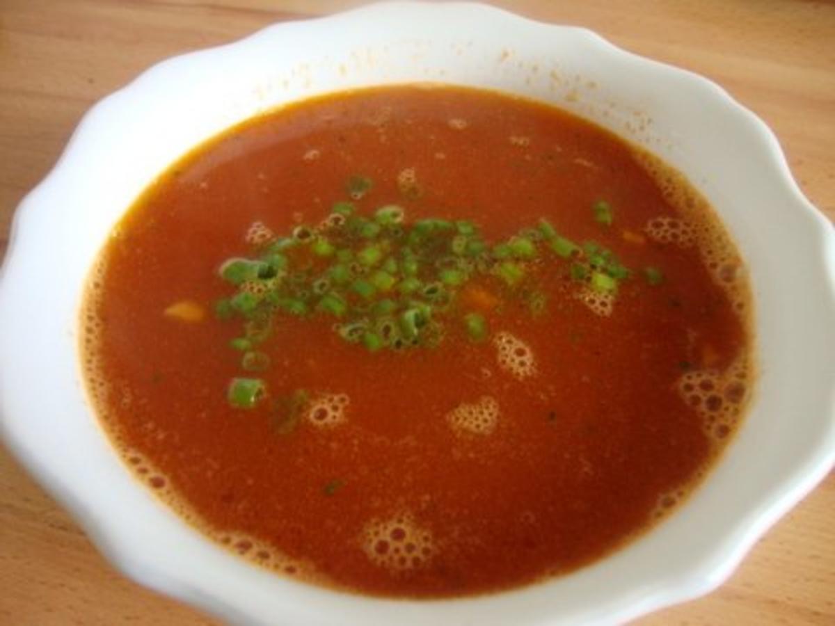 Bilder für klare Tomatensuppe mit Reiseinlage - Rezept