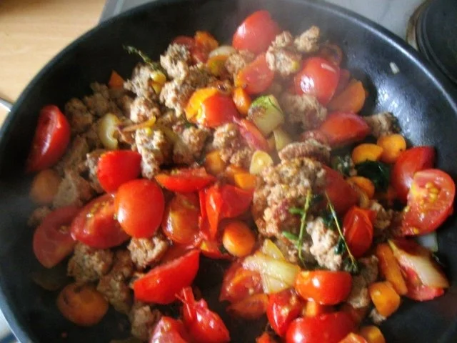 Tomaten-Hackpfanne mit  Kartoffel-Zwiebel -Möhrenstampf - Rezept - Bild Nr. 8