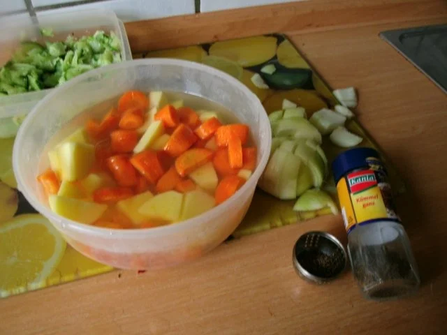 Tomaten-Hackpfanne mit  Kartoffel-Zwiebel -Möhrenstampf - Rezept - Bild Nr. 11