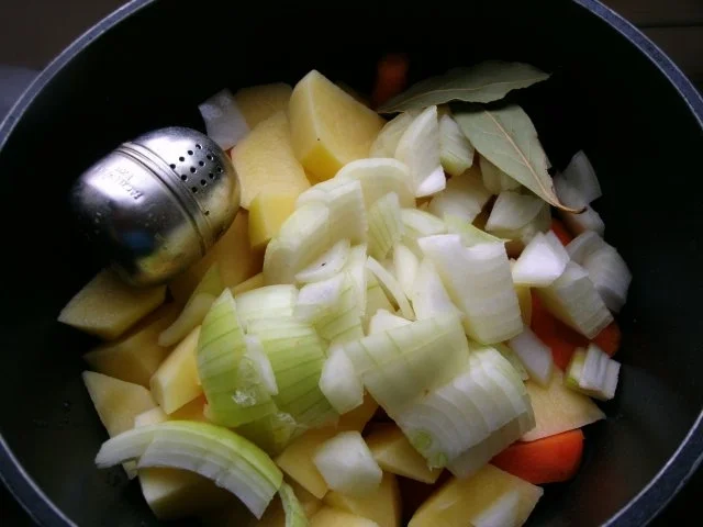 Tomaten-Hackpfanne mit  Kartoffel-Zwiebel -Möhrenstampf - Rezept - Bild Nr. 12