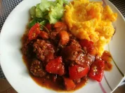 Tomaten-Hackpfanne mit  Kartoffel-Zwiebel -Möhrenstampf - Rezept