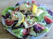 Flambierter Feta auf Salat - Rezept