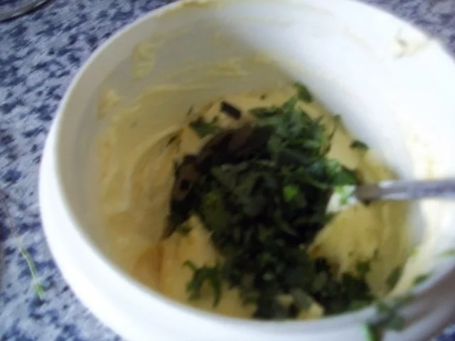 Rezept: Kräuterbutter nach Art von Hexenlady Bild Nr. 4 Kräuterbutter nach Art von Hexenlady - Rezept - Bild Nr. 4