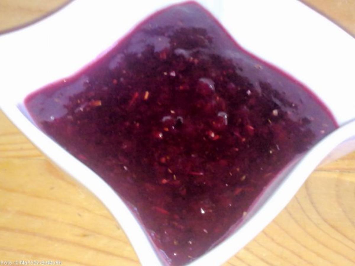 Tomaten-Blaubeer-Sauce - Rezept