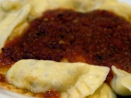 Rezept: Ravioli mit Ricotta-Pfifferlingsfüllung Ravioli mit Ricotta-Pfifferlingsfüllung - Rezept