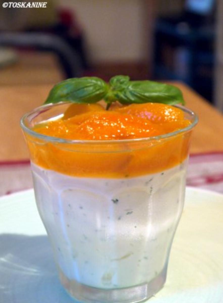 Aprikosen-Kompott auf Basilikum-Creme - Rezept