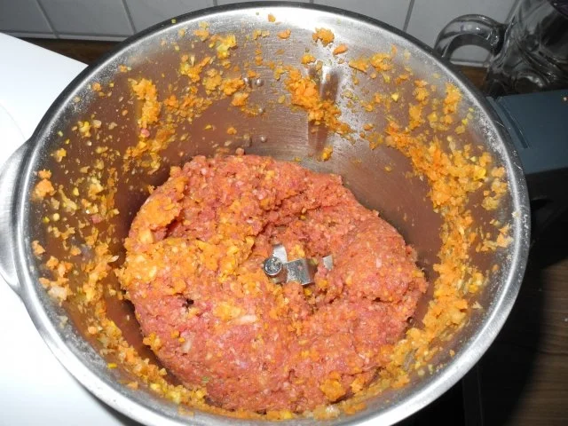 Rezept: Hackfleisch : Frikadellen auf jungen Bohnen an falscher Souce Hollandaise Bild Nr. 12 Hackfleisch : Frikadellen auf jungen Bohnen an falscher Souce Hollandaise - Rezept - Bild Nr. 12