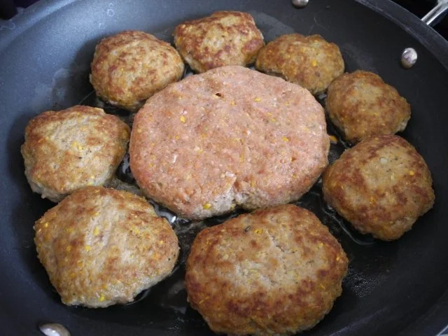 Rezept: Hackfleisch : Frikadellen auf jungen Bohnen an falscher Souce Hollandaise Bild Nr. 16 Hackfleisch : Frikadellen auf jungen Bohnen an falscher Souce Hollandaise - Rezept - Bild Nr. 16