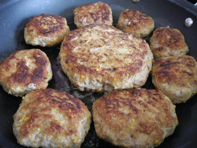 Rezept: Hackfleisch : Frikadellen auf jungen Bohnen an falscher Souce Hollandaise Bild Nr. 17 Hackfleisch : Frikadellen auf jungen Bohnen an falscher Souce Hollandaise - Rezept - Bild Nr. 17