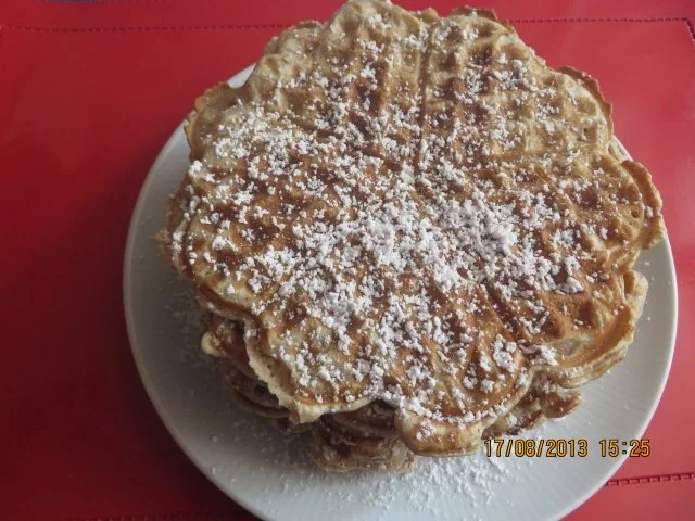 Rezept: Kuchen: Walnuss-Cremefraiche-Waffeln Bild Nr. 3 Kuchen: Walnuss-Cremefraiche-Waffeln - Rezept - Bild Nr. 3