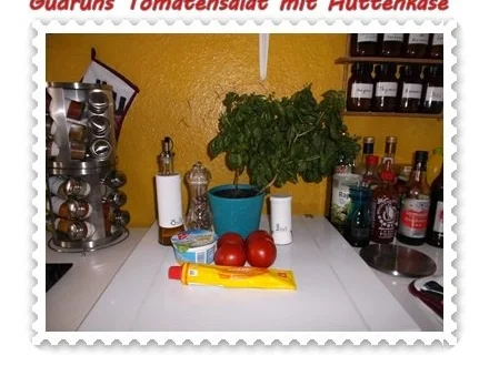 Rezept: Salat: Tomatensalat mit Hüttenkäse Bild Nr. 2 Salat: Tomatensalat mit Hüttenkäse - Rezept - Bild Nr. 2