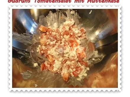 Rezept: Salat: Tomatensalat mit Hüttenkäse Bild Nr. 5 Salat: Tomatensalat mit Hüttenkäse - Rezept - Bild Nr. 5